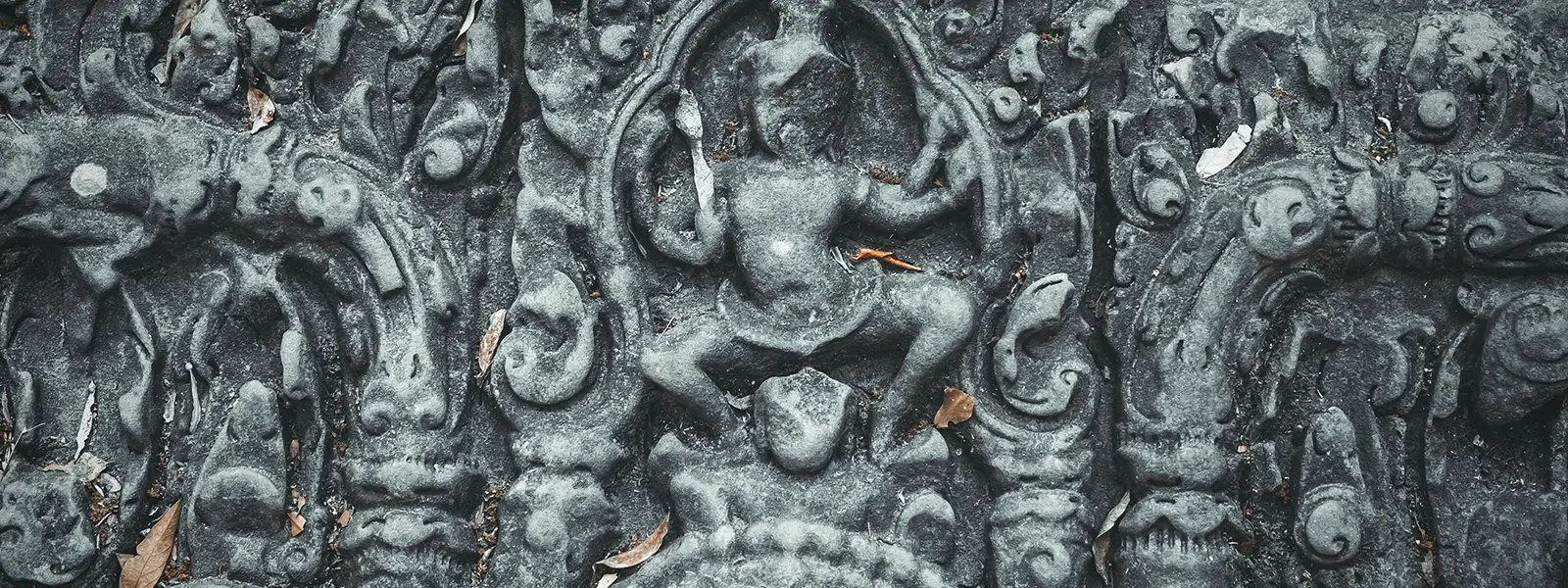Plaque hindoue dans un cadre coloré et spirituel