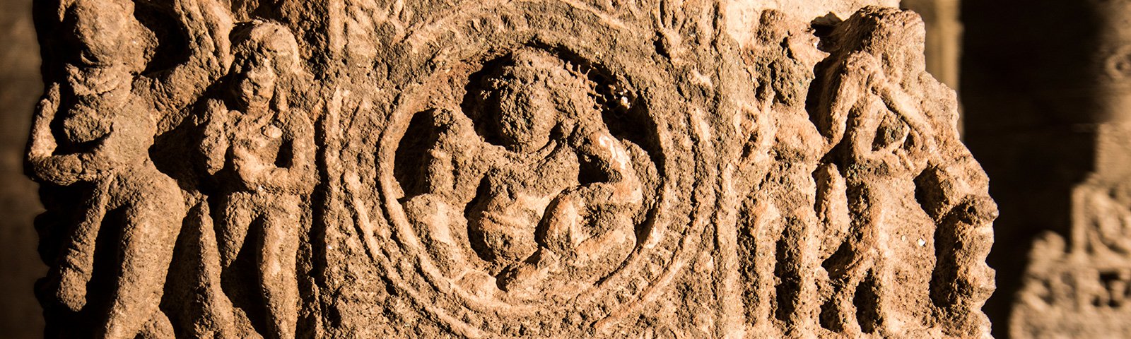 plaque funeraire hindoue