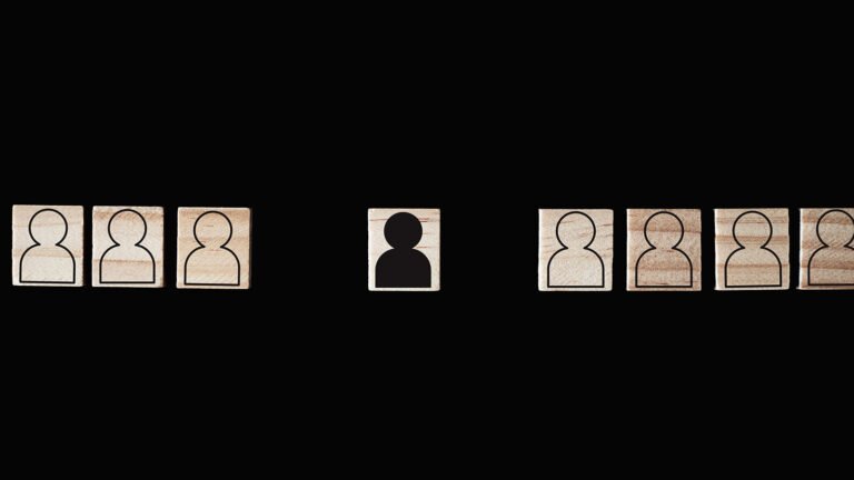 QR code sur plaque funéraire : lien vers souvenir, photos et biographie
