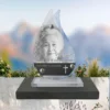 Plaque funéraire flamme chrétien posée sur socle ardoise du Brésil, fixation inox, 1er sous-décor