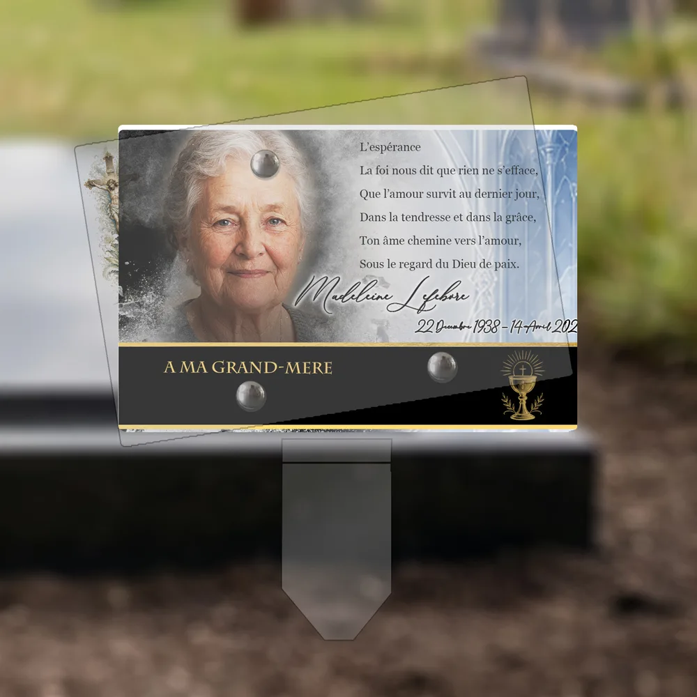 Plaque Panoramique Chrétien plantée dans la terre