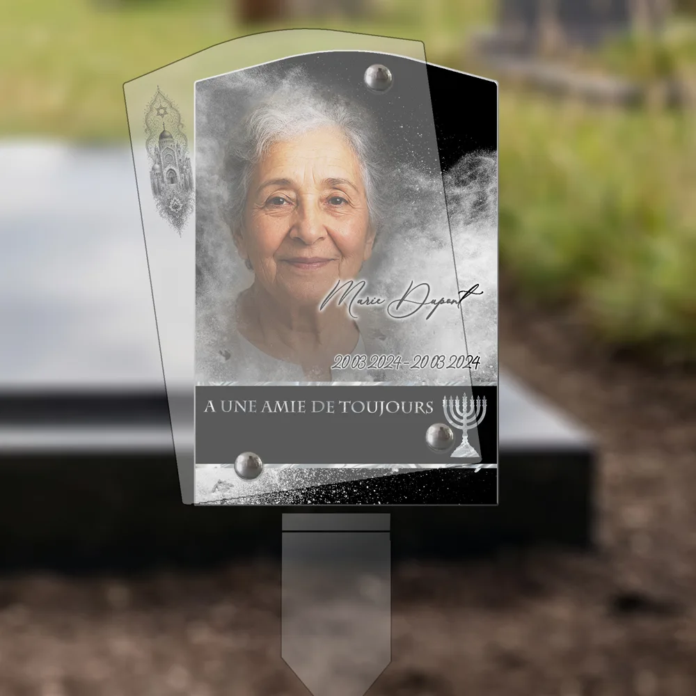 Plaque Stèle Juif plantée dans la terre