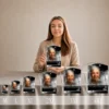 Gamme de plaques funéraires rectangulaires juives en plexiglas argenté, du format M au 4XL, présentées côte à côte avec portrait photographique et menorah, finition chrome argent brillant