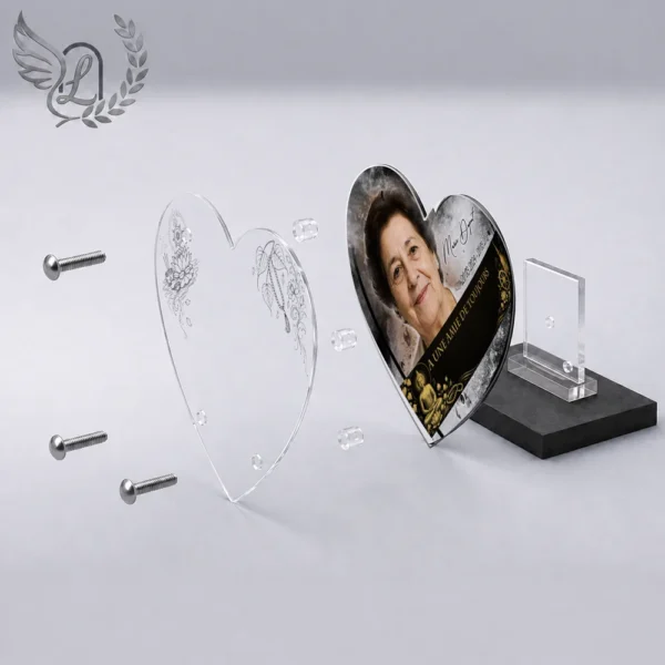 Plaque funéraire cœur bouddhiste en vue éclatée : assemblage 5 couches plexiglas, entretoises chromées, dibond aluminium, vis inox 316