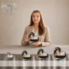 Gamme de plaques funéraires en forme de cœur avec finition or, motifs bouddhistes dorés et portrait, présentées en quatre tailles croissantes