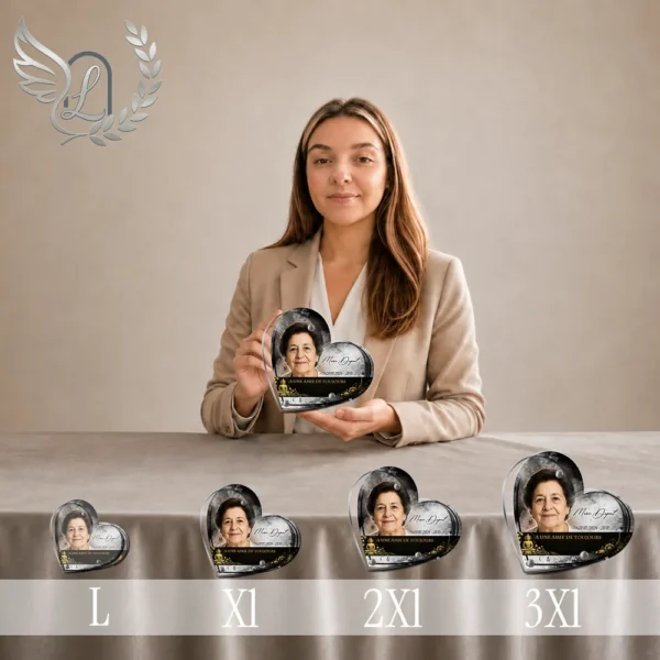 Gamme de plaques funéraires en forme de cœur avec finition or, motifs bouddhistes dorés et portrait, présentées en quatre tailles croissantes