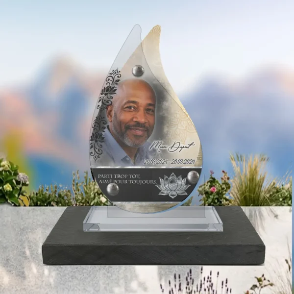 Plaque funéraire flamme bouddhiste posée sur socle ardoise du Brésil, fixation inox, 1er sous-décor