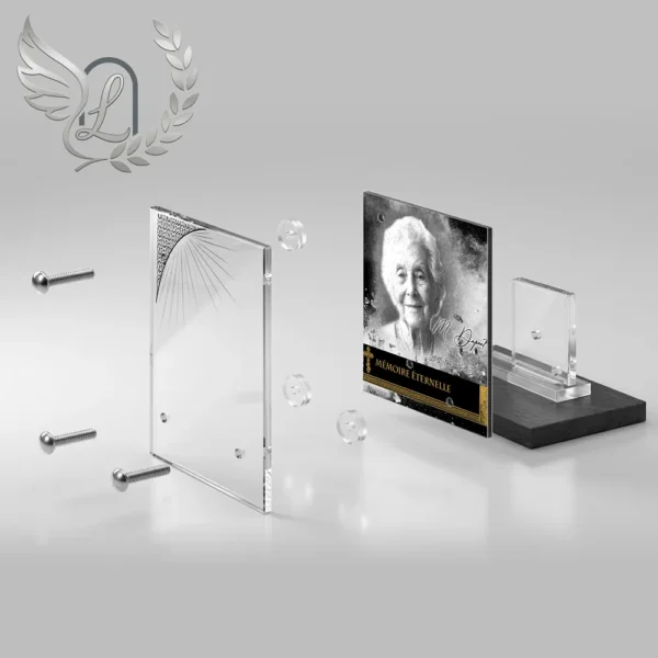 Plaque funéraire carré orthodoxe en vue éclatée : assemblage 5 couches plexiglas, entretoises chromées, dibond aluminium, vis inox 316
