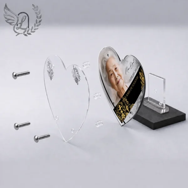 Plaque funéraire cœur orthodoxe en vue éclatée : assemblage 5 couches plexiglas, entretoises chromées, dibond aluminium, vis inox 316