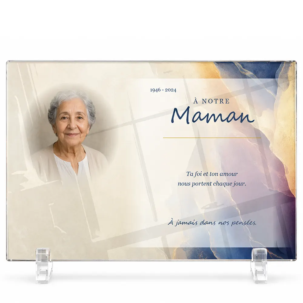 Plaque funéraire panoramique Orthodoxe personnalisée — portrait, texte libre et fond au choix, présentée sur pied plexi