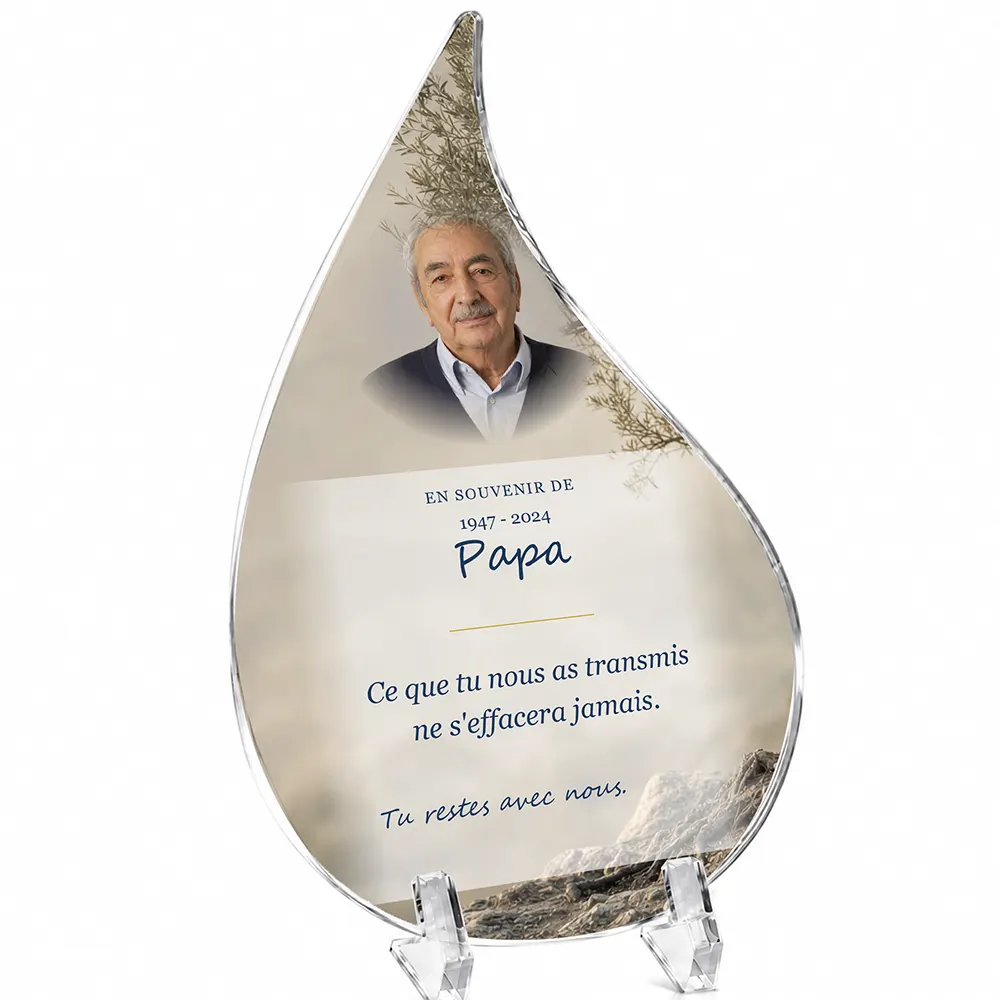 Plaque funéraire flamme Laïque personnalisée — portrait, texte libre et fond au choix, présentée sur pied plexi