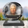 Plaque funéraire médaillon rond laïque posée sur socle ardoise du Brésil, fixation inox, 1er sous-décor
