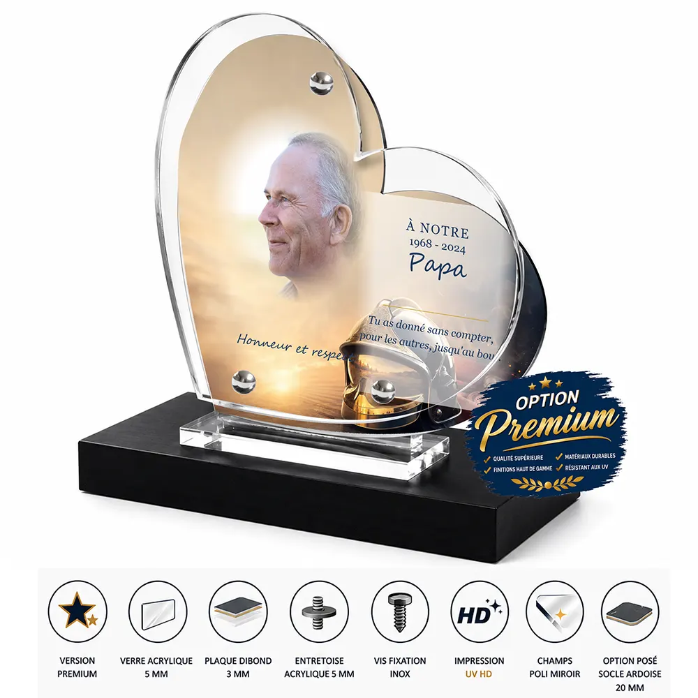 Plaque funéraire cœur Pompier finition premium présentée sur socle en ardoise