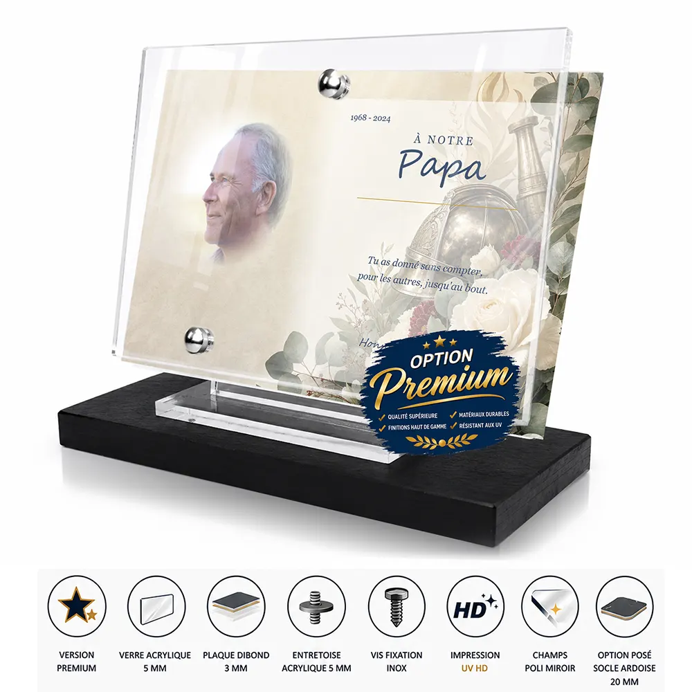 Plaque funéraire panoramique Pompier finition premium présentée sur socle en ardoise