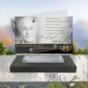 Plaque funéraire panoramique gendarme posée sur socle ardoise du Brésil, fixation inox, 1er sous-décor