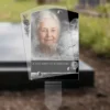 Plaque funéraire rectangle gendarme plantée par appendice plexiglas, sol meuble ou pot, 1er sous-décor