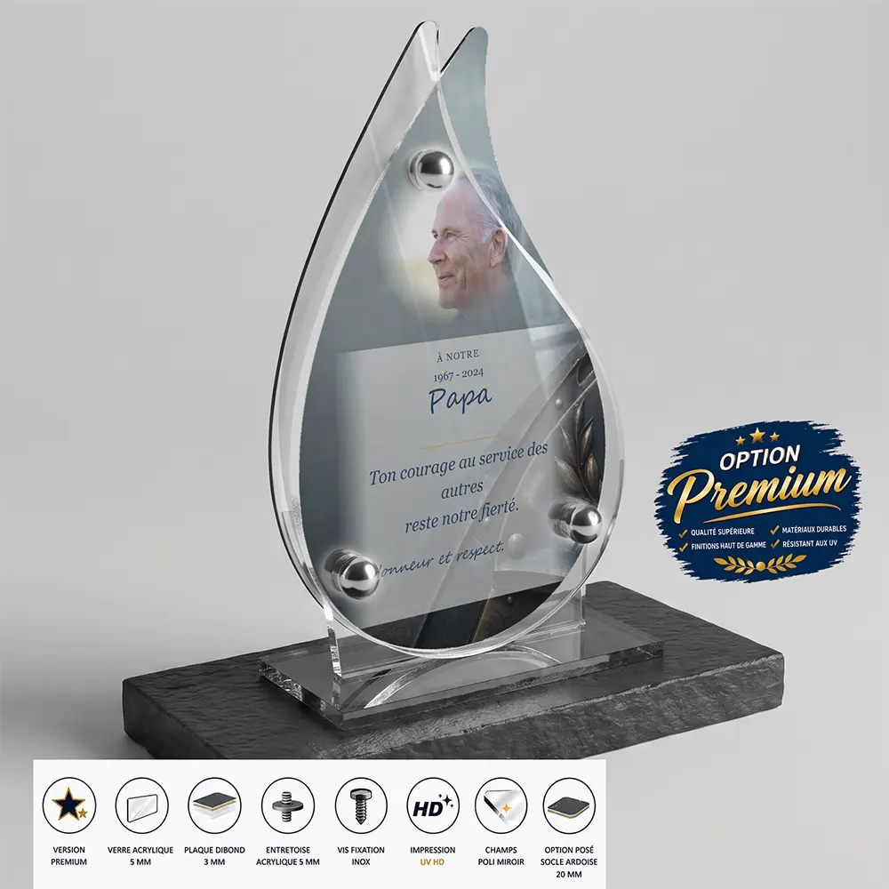 Plaque funéraire flamme Police finition premium présentée sur socle en ardoise