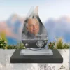 Plaque funéraire flamme police posée sur socle ardoise du Brésil, fixation inox, 1er sous-décor