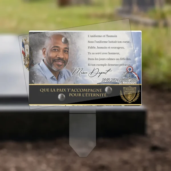 Plaque funéraire panoramique police plantée par appendice plexiglas, sol meuble ou pot, 1er sous-décor