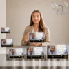 Gamme complète de plaques funéraires panoramiques Police en finition or, du format 2XL au 4XL, présentant un portrait professionnel et texte hommage, disposées côte à côte