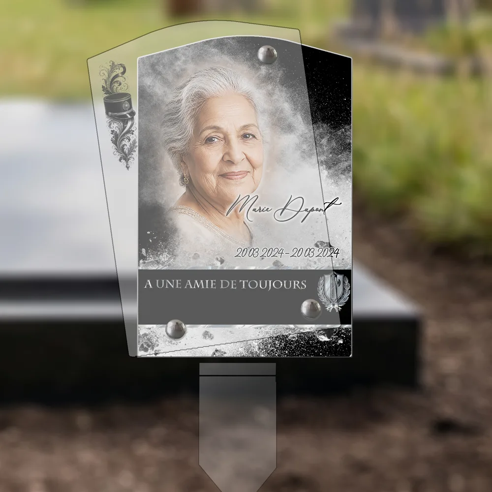 Plaque Stèle Police plantée dans la terre