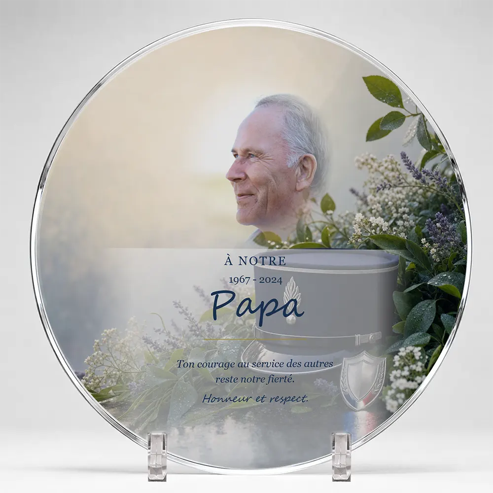 Plaque funéraire circulaire Police personnalisée — portrait, texte libre et fond au choix, présentée sur pied plexi