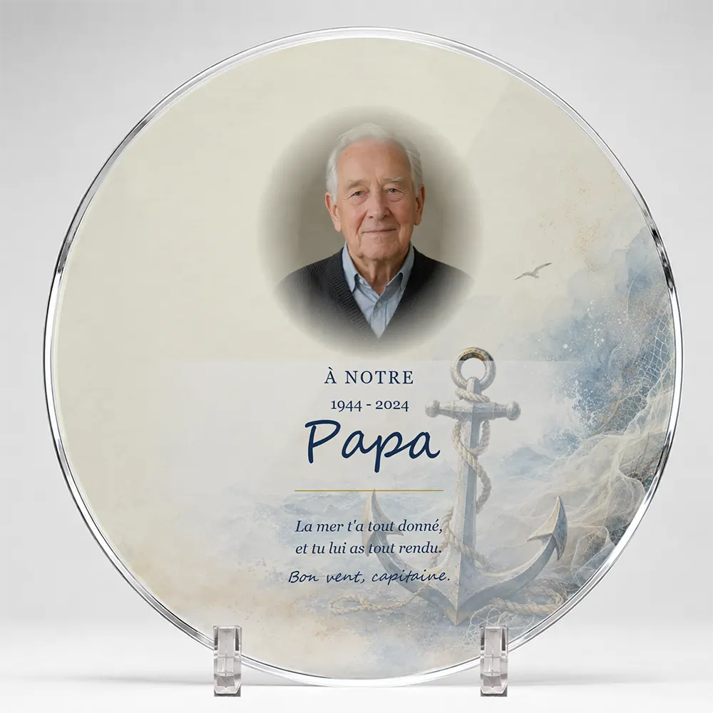 Plaque funéraire circulaire Marin personnalisée — portrait, texte libre et fond au choix, présentée sur pied plexi