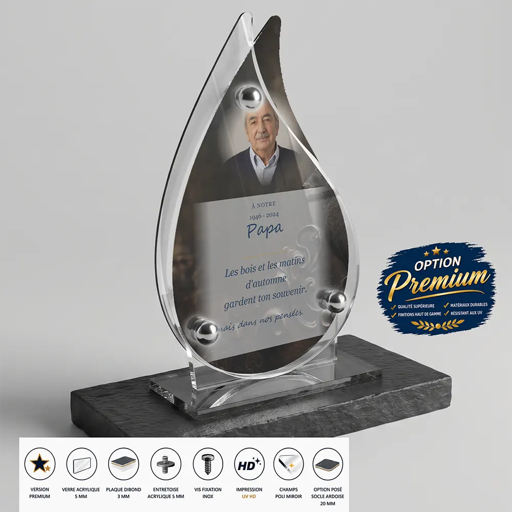 Plaque funéraire flamme Chasseur finition premium présentée sur socle en ardoise