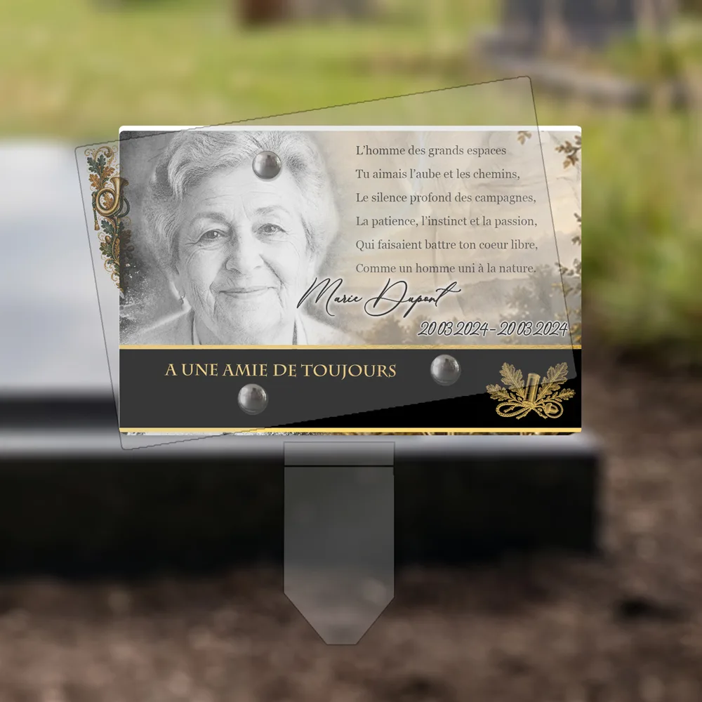 Plaque Panoramique Chasseur plantée dans la terre