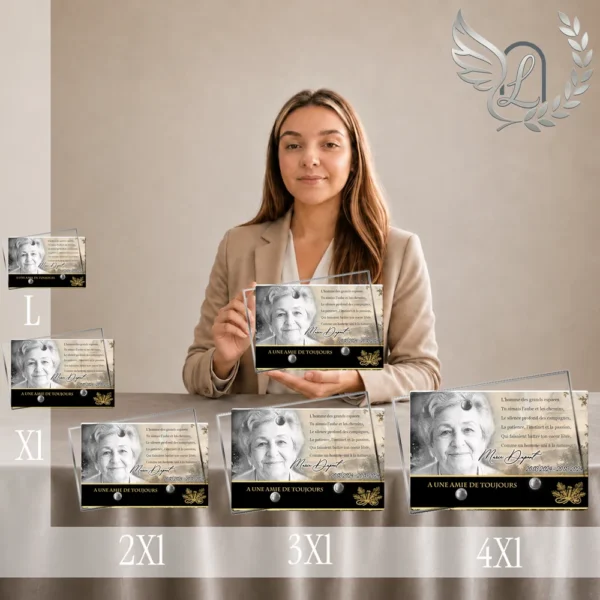 Présentation côte à côte de quatre tailles de plaques funéraires panoramiques avec finition or, portrait en noir et blanc, motifs de feuillage et texte gravé, thème Chasseur