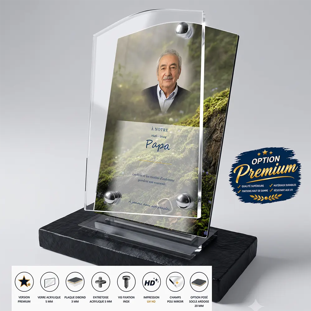 Plaque funéraire stèle Chasseur finition premium présentée sur socle en ardoise