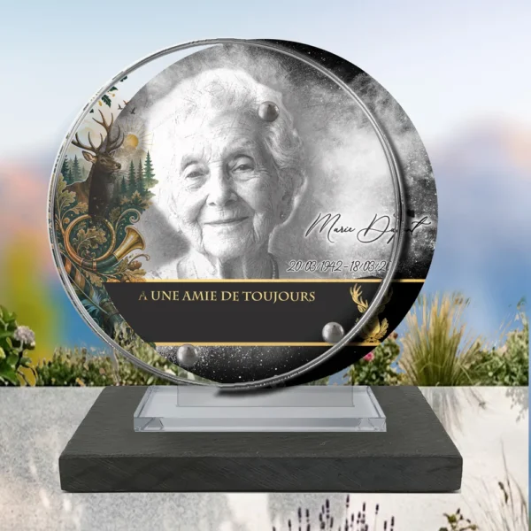Plaque funéraire médaillon rond chasseur posée sur socle ardoise du Brésil, fixation inox, 1er sous-décor