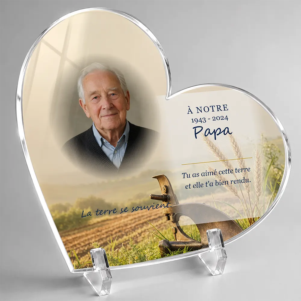 Plaque funéraire cœur Agriculteur personnalisée — portrait, texte libre et fond au choix, présentée sur pied plexi