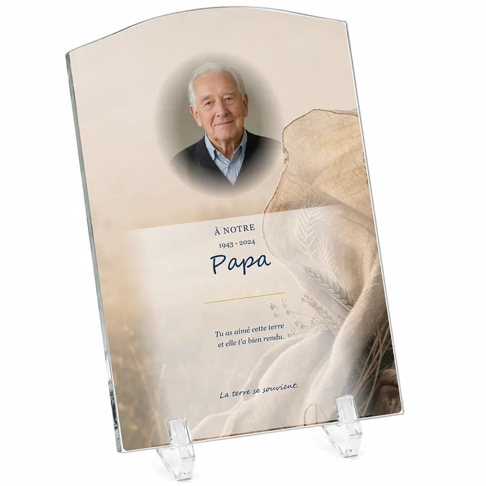 Plaque funéraire stèle Agriculteur personnalisée — portrait, texte libre et fond au choix, présentée sur pied plexi