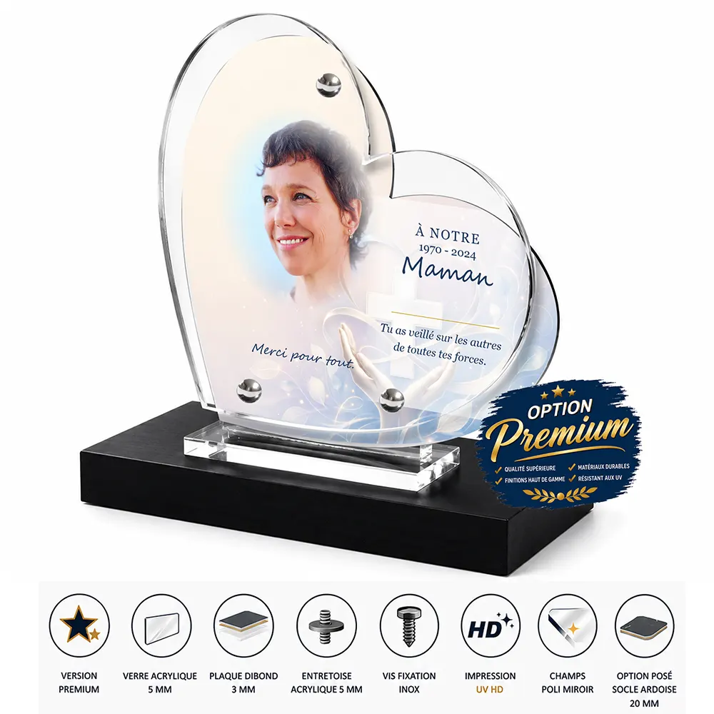 Plaque funéraire cœur Soignant finition premium présentée sur socle en ardoise