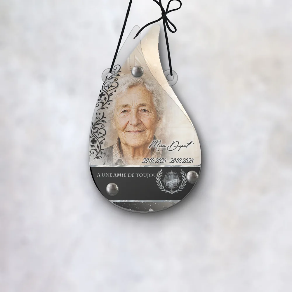 Plaque Flamme Soignant suspendue par cordelette