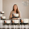 Gamme complète de plaques funéraires panoramiques avec portrait de soignante, finition or, présentées en quatre tailles côte à côte, motifs dorés et perles de deuil