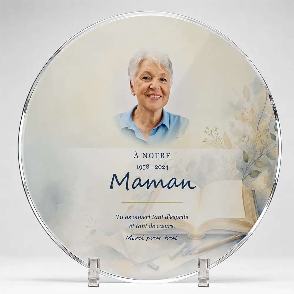 Plaque funéraire circulaire Enseignant personnalisée — portrait, texte libre et fond au choix, présentée sur pied plexi