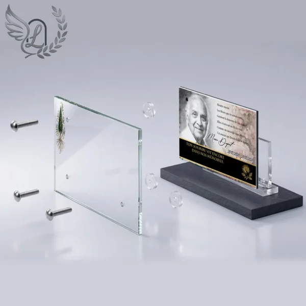 Plaque funéraire panoramique fleurs en vue éclatée : assemblage 5 couches plexiglas, entretoises chromées, dibond aluminium, vis inox 316