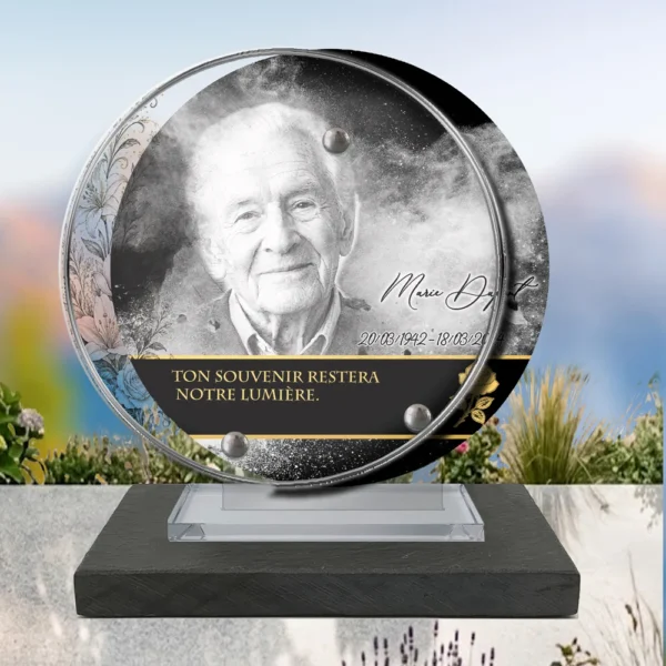 Plaque funéraire médaillon rond fleurs posée sur socle ardoise du Brésil, fixation inox, 1er sous-décor