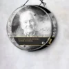 Plaque funéraire médaillon rond fleurs suspendue par cordelette, kit de fixation inclus, 1er sous-décor