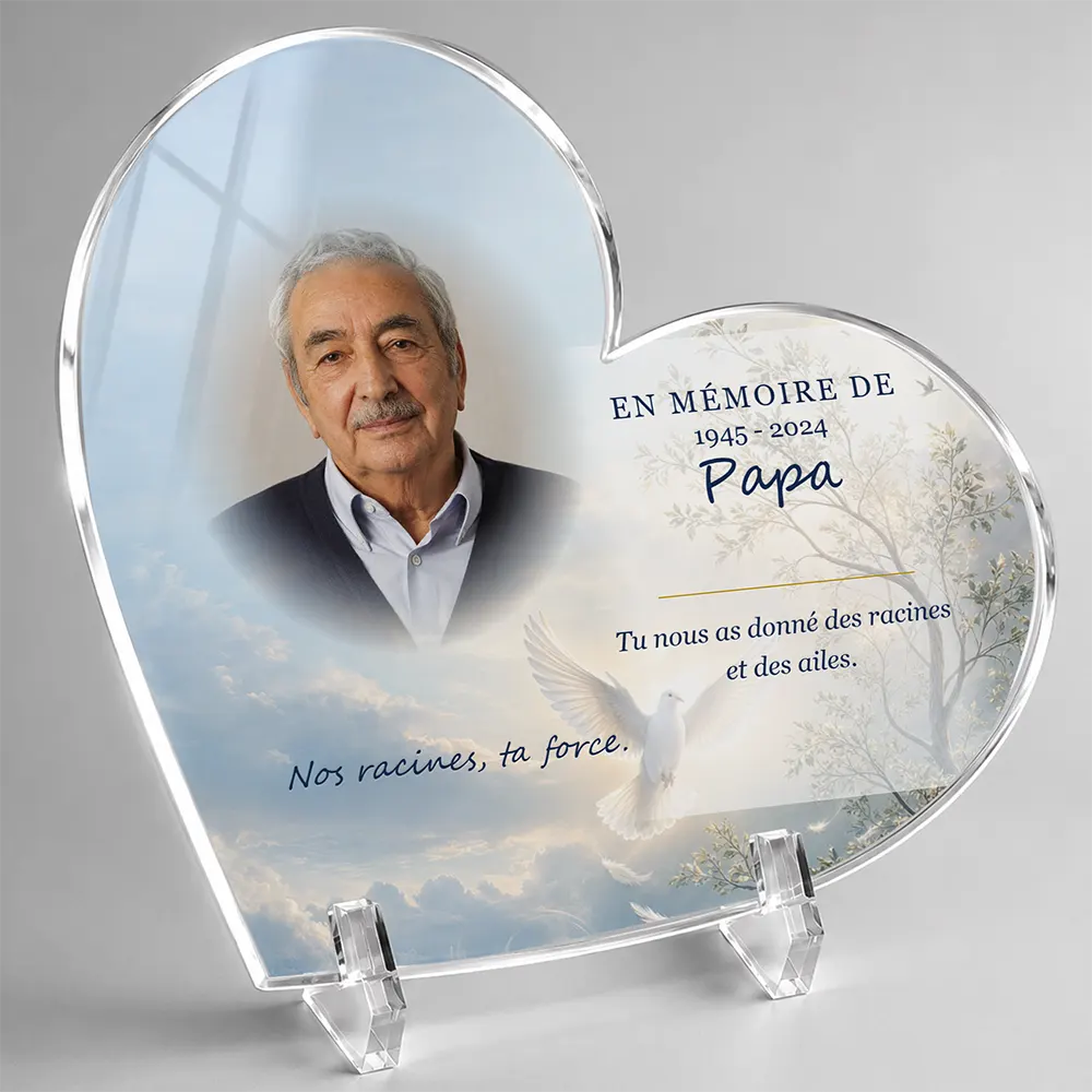 Plaque funéraire cœur Arbres personnalisée — portrait, texte libre et fond au choix, présentée sur pied plexi