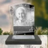 Plaque funéraire rectangle arbres posée sur socle ardoise du Brésil, fixation inox, 1er sous-décor