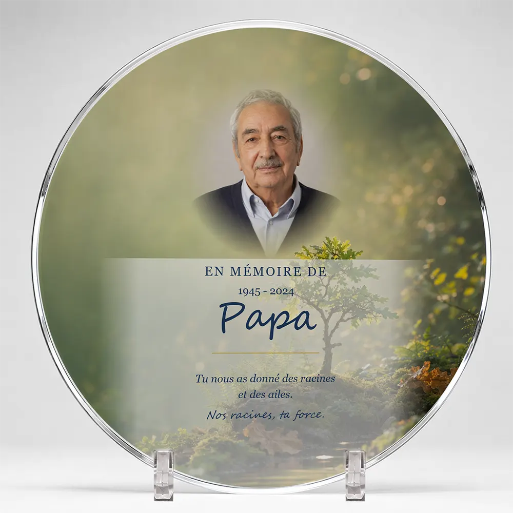 Plaque funéraire circulaire Arbres personnalisée — portrait, texte libre et fond au choix, présentée sur pied plexi