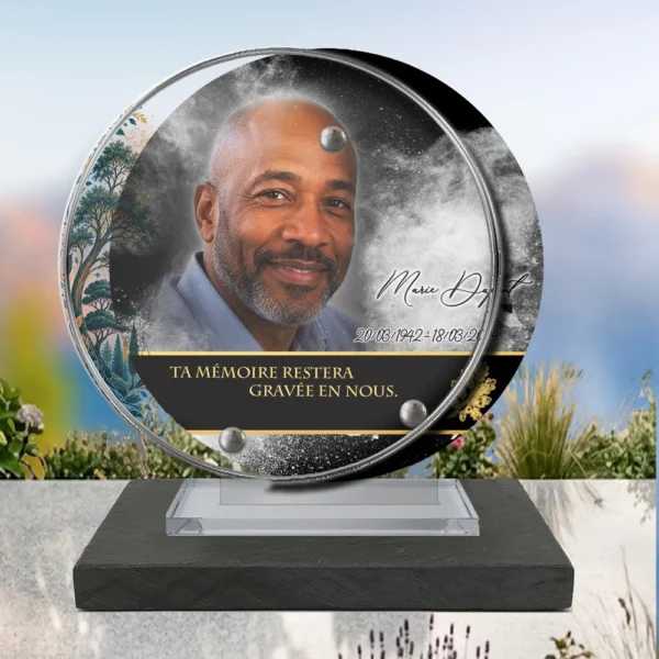Plaque funéraire médaillon rond arbres posée sur socle ardoise du Brésil, fixation inox, 1er sous-décor