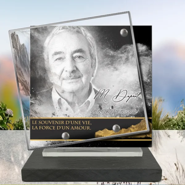 Plaque funéraire carré montagne posée sur socle ardoise du Brésil, fixation inox, 1er sous-décor