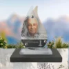 Plaque funéraire flamme mer posée sur socle ardoise du Brésil, fixation inox, 1er sous-décor