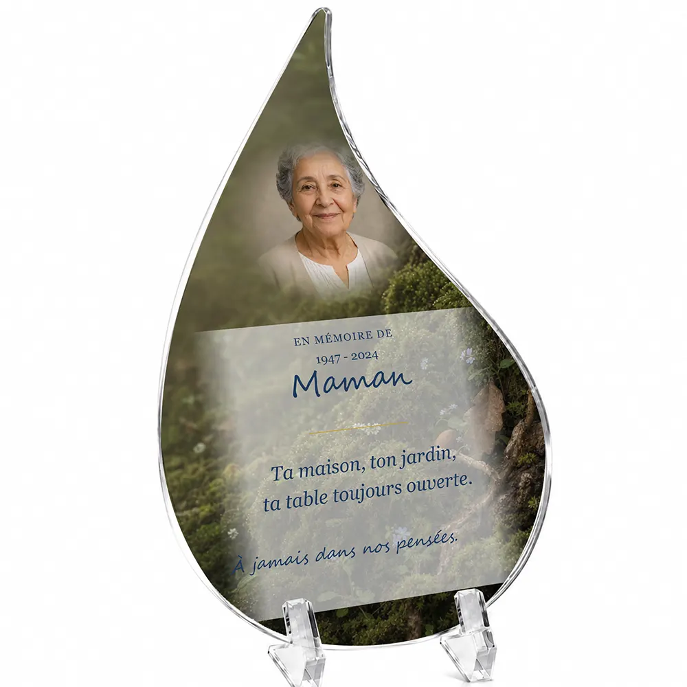 Plaque funéraire flamme Campagne personnalisée — portrait, texte libre et fond au choix, présentée sur pied plexi