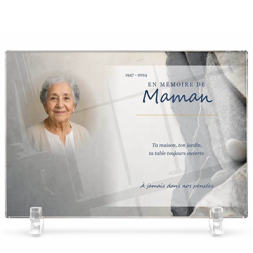 Plaque funéraire panoramique Campagne personnalisée — portrait, texte libre et fond au choix, présentée sur pied plexi