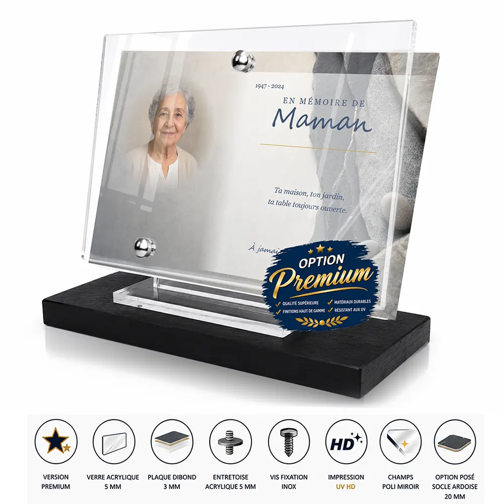 Plaque funéraire panoramique Campagne finition premium présentée sur socle en ardoise